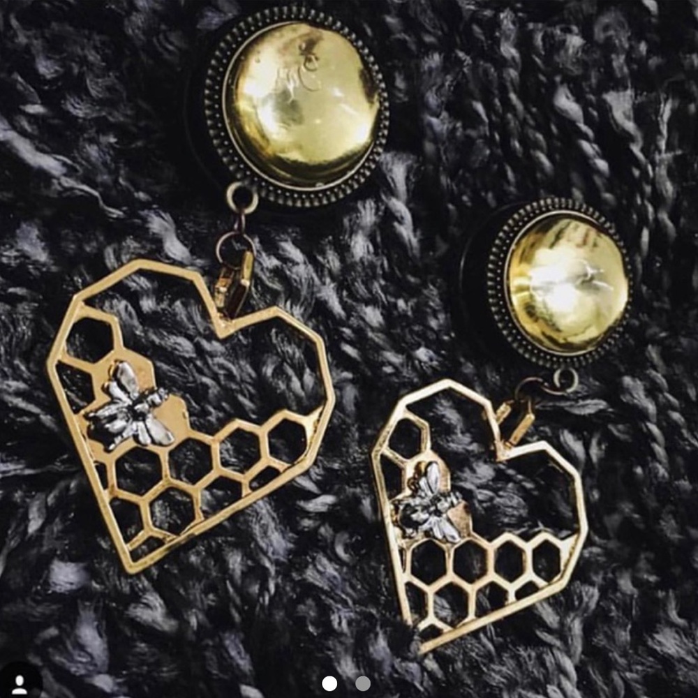 Honey bee drip heart dangle plugs gauges